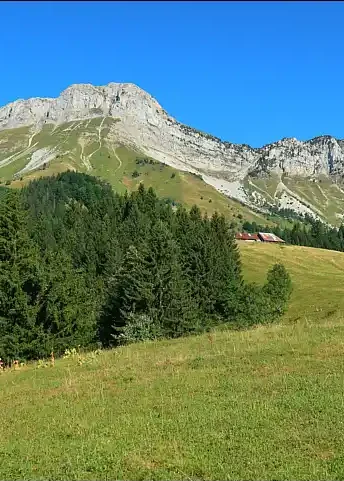 Le mont Colombier dans le Massif des Bauges proche de l'Hôtel Restaurant du Soleil